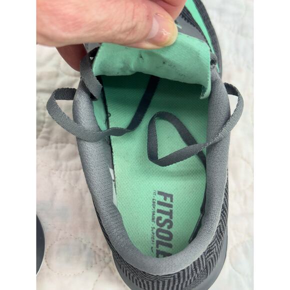Gray and teal Nike women’s 7.5 - Picture 5 of 9